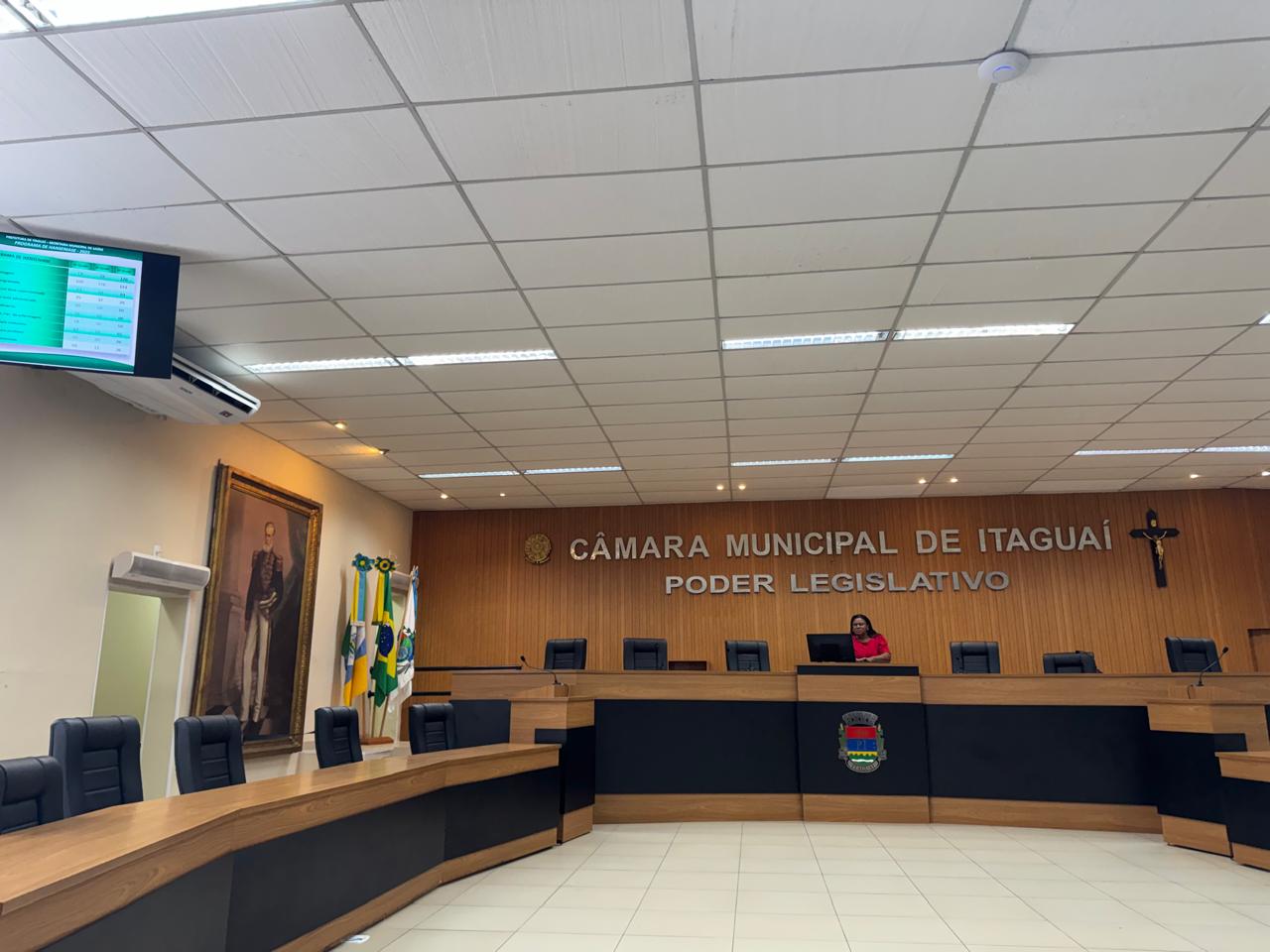 CÂMARA RECEBE AUDIÊNCIA PÚBLICA PARA PRESTAÇÃO DE CONTAS DA SAÚDE REFERENTE AO 3º QUADRIMESTRE