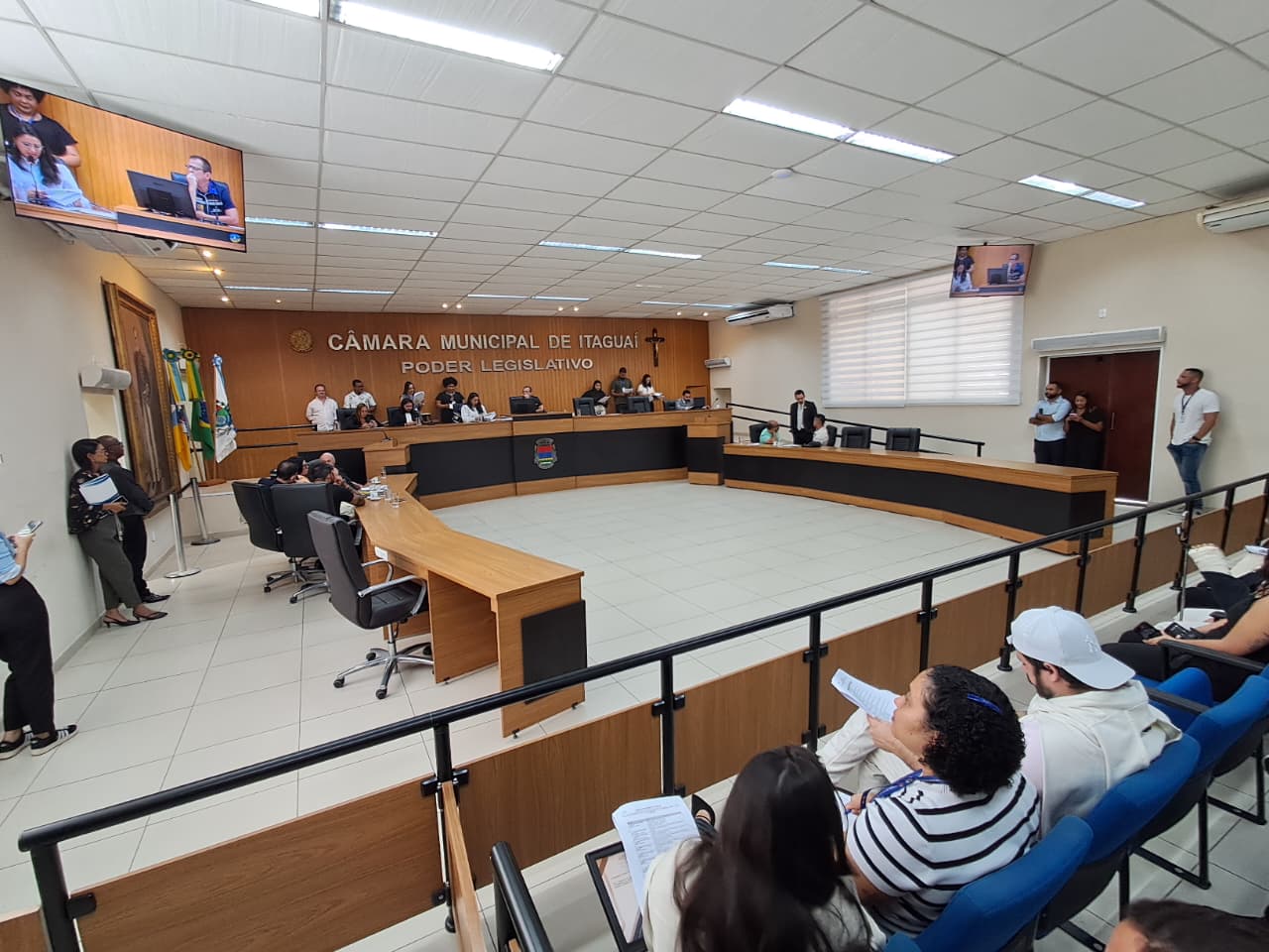 LEGISLATIVO APROVA PROJETOS QUE REFORÇAM INVESTIMENTOS NA EDUCAÇÃO 