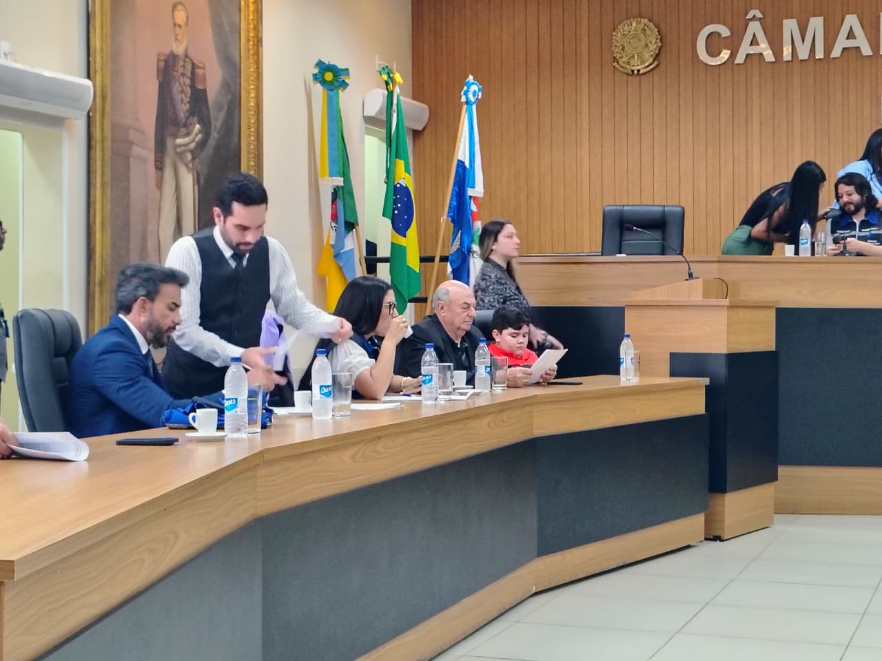 PLENÁRIO DÁ AS BOAS-VINDAS AOS VEREADORES