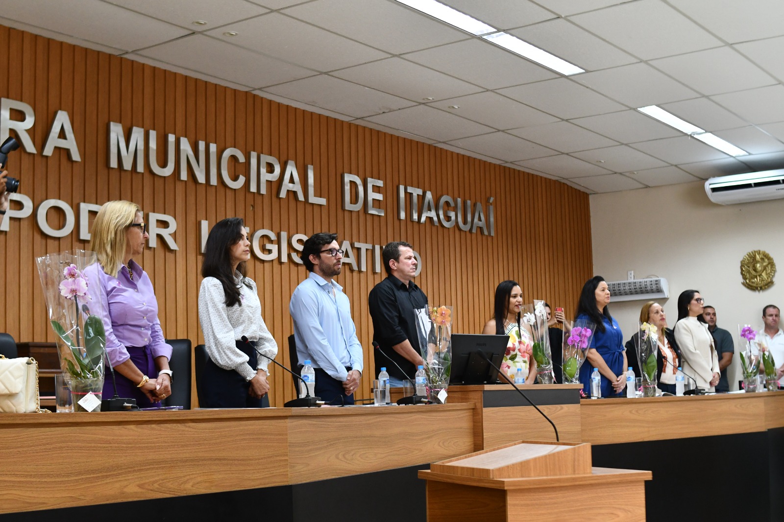 VIRGÍNIA ASSIS FOI HOMENAGEADA COM O PRÊMIO VEREADORA MARIA CAROLINA DA COSTA - MULHER DINÂMICA 2025